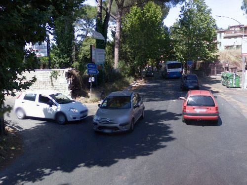 Tor Lupara - Via Salvatoretto::Dopo la rotonda, svoltare a Sinistra, ad angolo del Bar